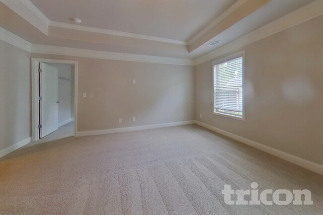Photo - 817 Crescent Way