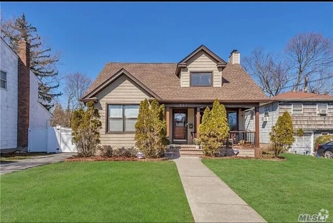 Front - 561 De Mott Ave Rental