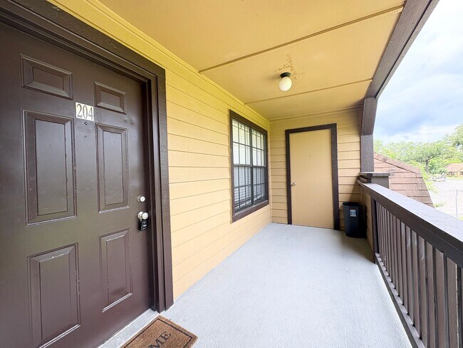 Photo - 1/1 Condo in Gated Lakefront Community of Altamonte Springs! Unit 204