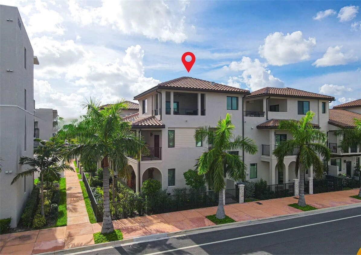 Photo - 4260 Northwest 82nd Avenue, Doral, FL 33166 - 3 BR 3.5 BA Townhouse