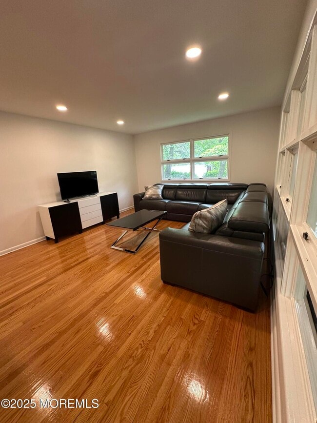 172 Larchwood Ave