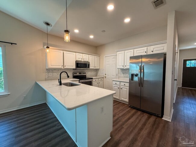 Photo - 1208 E Yonge St