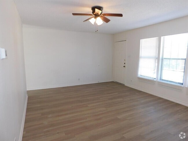 Building Photo - 1002 Southwalk St Rental