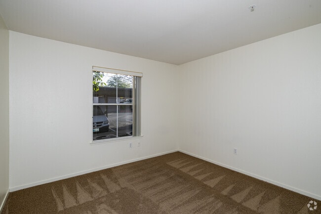 1BR, 1BA - 705SF - Bedroom