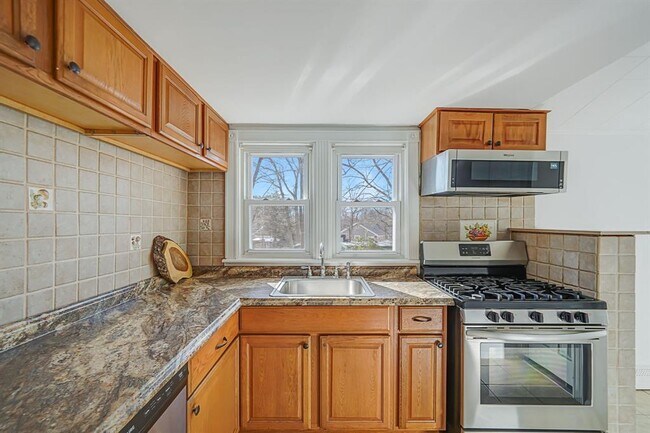 Photo - 7 Yucca Rd Unit Upper