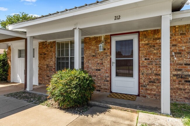 Photo - 212 Dirks Dr