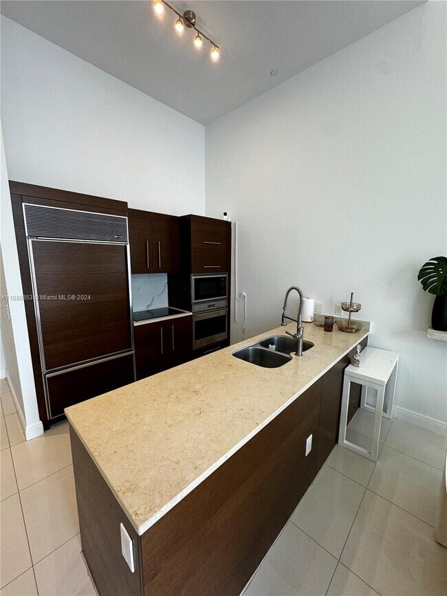 Photo - 475 Brickell Ave
