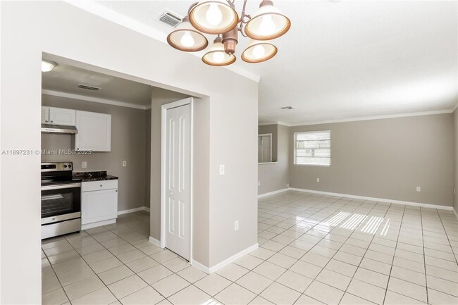 Photo - 381 NE 164th St