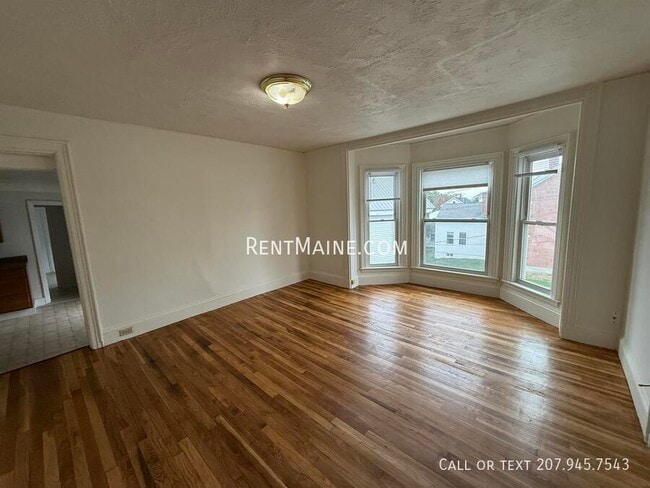 Building Photo - 329 Union St Unit 3