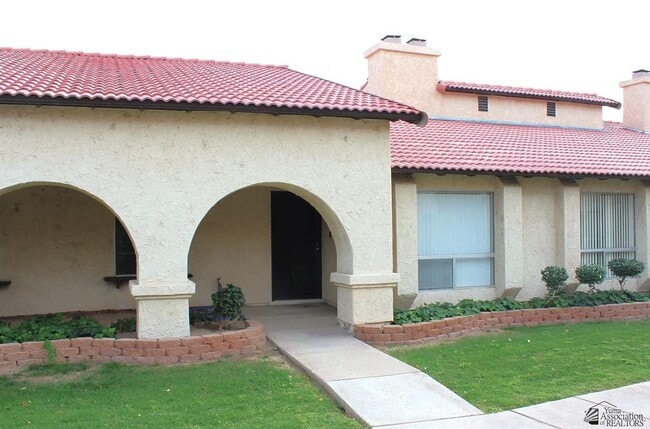 Building Photo - 2155 S 14th Ave Unit 3 Rental
