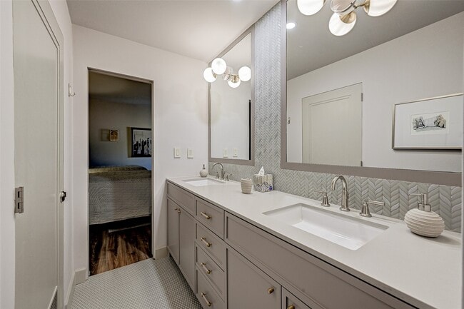 Building Photo - 9333 Memorial Dr Unit 413 Rental