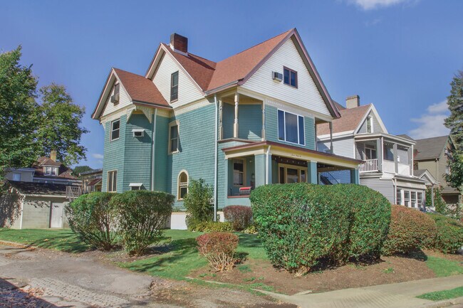 Photo - 732 Savannah Ave Unit 1