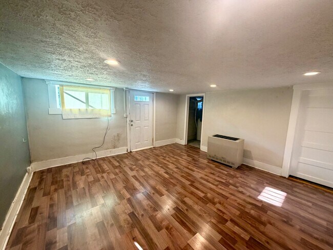 Photo - 170 E 300 N