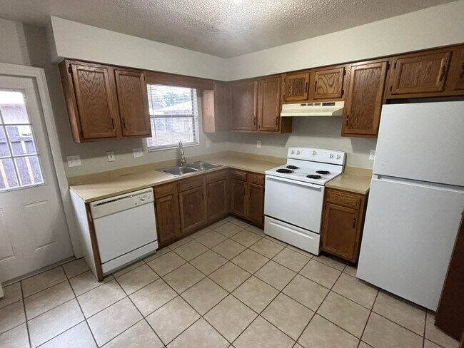 Photo - 3806 NW Huntsboro St Unit 102