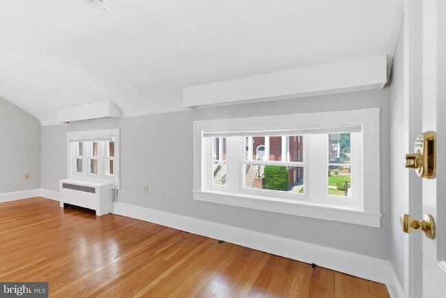 Building Photo - 142 N Washington St Unit 7