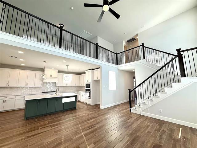 Photo - 2732 Acadia Mews