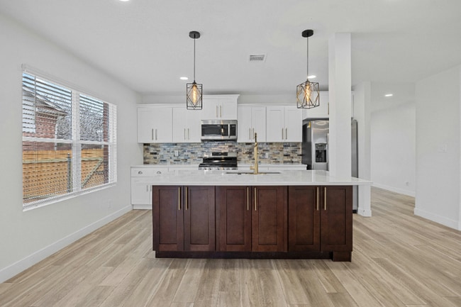 Photo - 602 Firethorn Ln