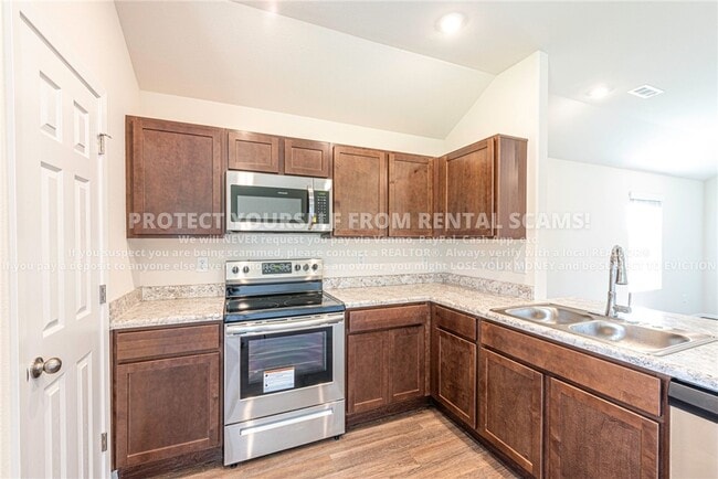 Building Photo - 968 S Brambling Ln