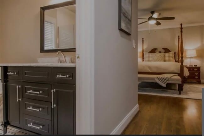 Photo - 100 Oakwood St NW