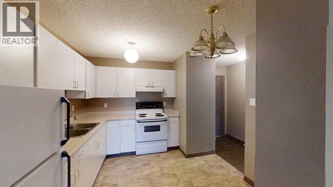 Photo - 5117-5144 44 St