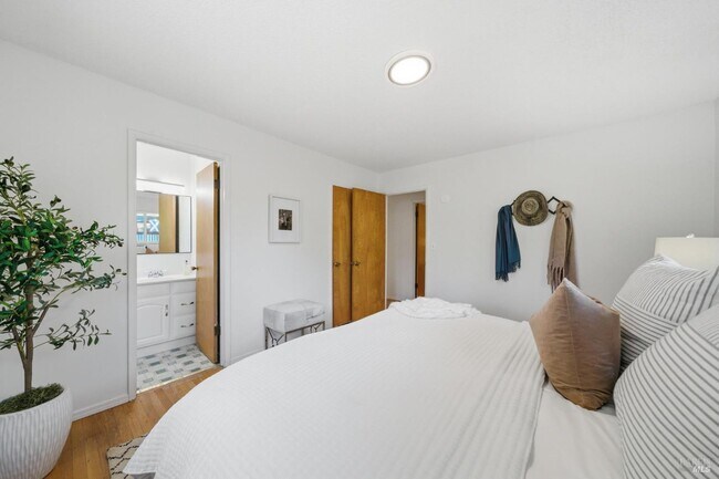 Photo - 1121 Valley View St