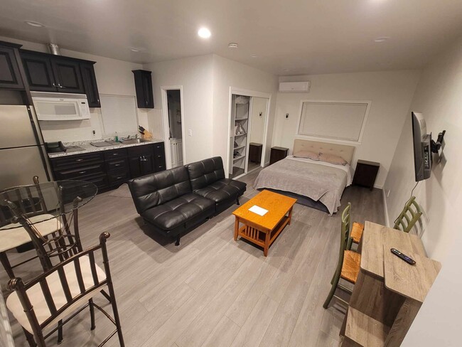 Building Photo - 21366 Mission Blvd