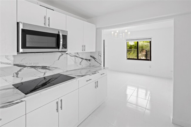 Building Photo - 2222 SW 5th St Unit B Rental