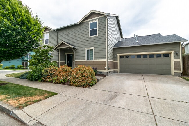 Building Photo - Beautiful 3-Bedroom, 2.5-Bath Home With Of...
