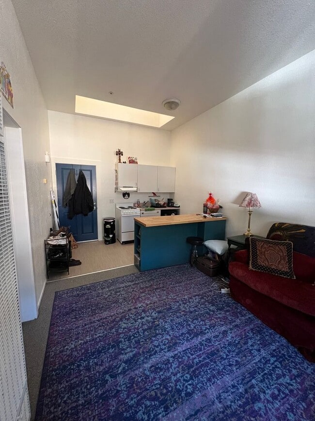 Photo - 691-697 Hig, 1113-1115 Broad Unit 1113 Broad 1