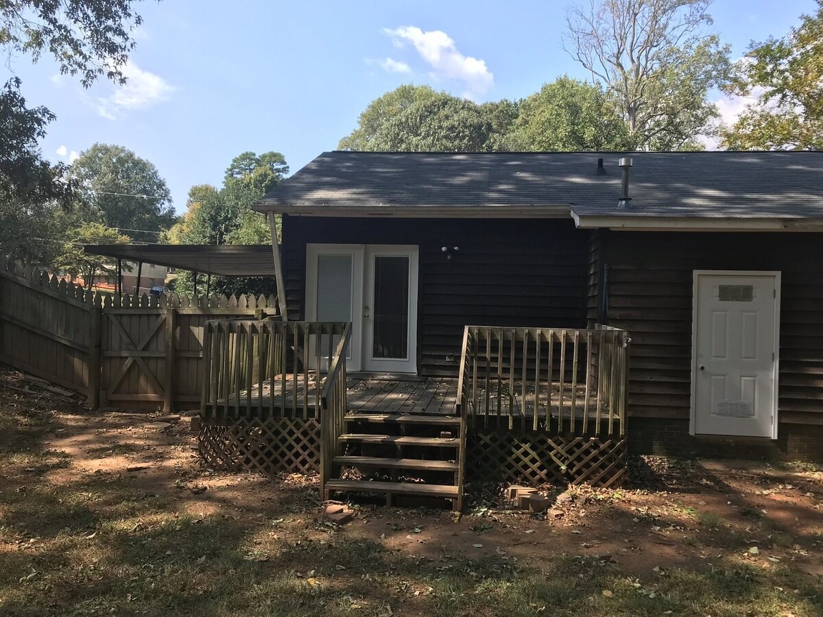 Photo - 499 S Bostian St