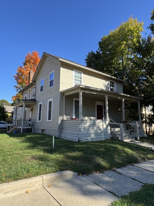 Building Photo - 716 Pearl St Unit 2