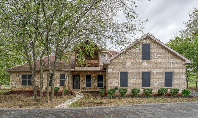 Building Photo - Gated Entry 5 bedroom, 3.5 Bath Home on 16...