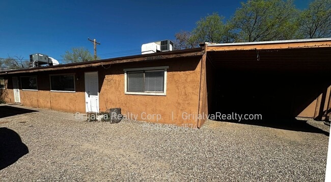 Building Photo - 2020 N Madelyn Ave Unit 2022