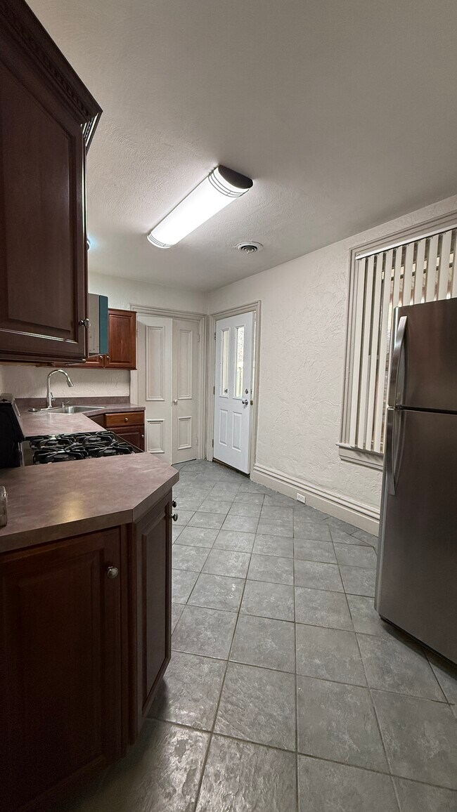 2016 E Carson St Unit 2016 E Carson St., 2nd Floor
