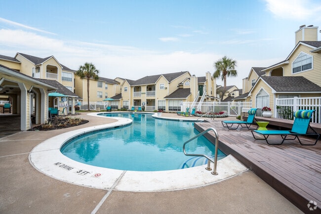 Swimming Pool - Broadwater