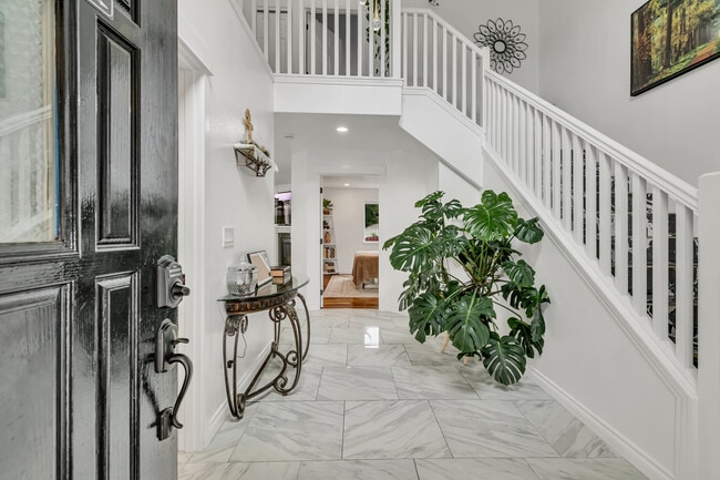 Foyer - 1102 9th Ave