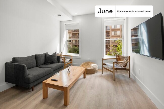 Room in Shared 4 bed/2 bath home in Dupont Circle
