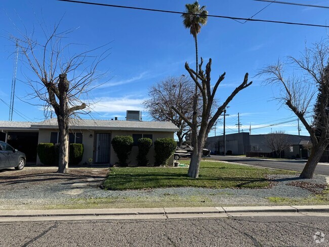 Building Photo - 2399 - Pendleton Unit 434 S Walnut Avenue Rental