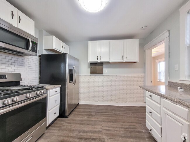 Building Photo - 37 Juniper St Unit 4 Rental