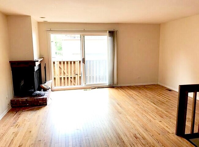 Photo - 1034 W Diversey Pky