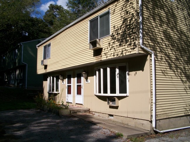 502 Mercer Road Butler Pa. We like happy tenants. - 502 Mercer Rd