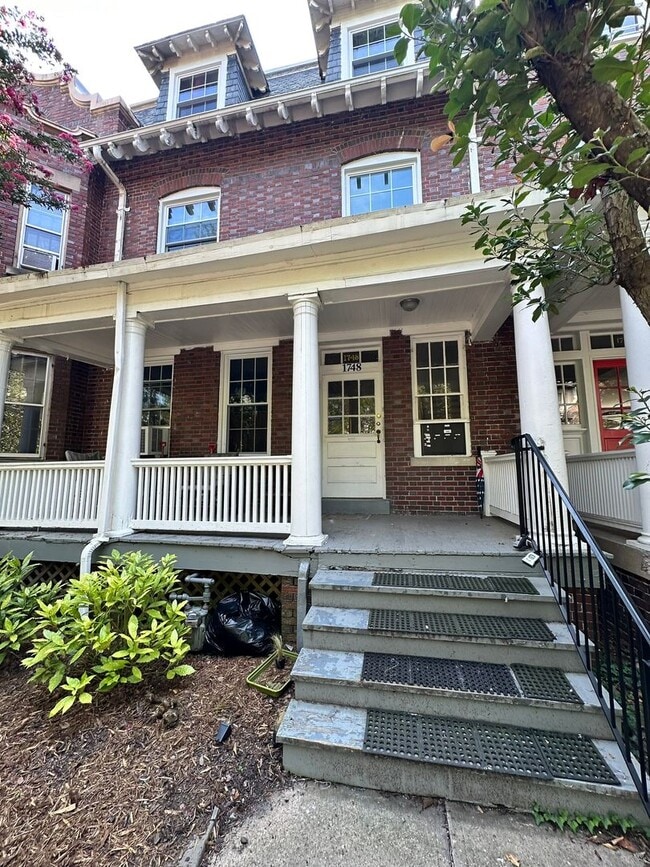 Walkout 1BR Basement Condo in the Heart of... - Walkout 1BR Basement Condo in the Heart of... Unit 4