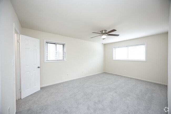 1BR, 1BA - 840SF - Bedroom - The Pines on Scott
