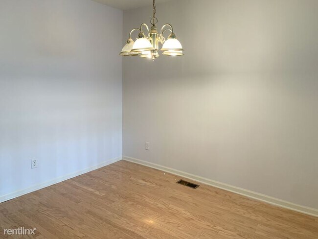 Photo - 2 br, 1.5 bath Condo - 29419 Glen Oaks Blvd E