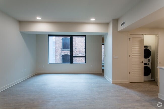 1BR, 1BA - Onyx