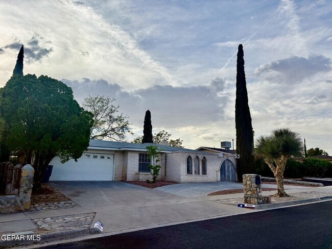 Building Photo - 1605 Bessemer Dr