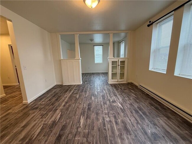 Photo - 571 Kendall Ave