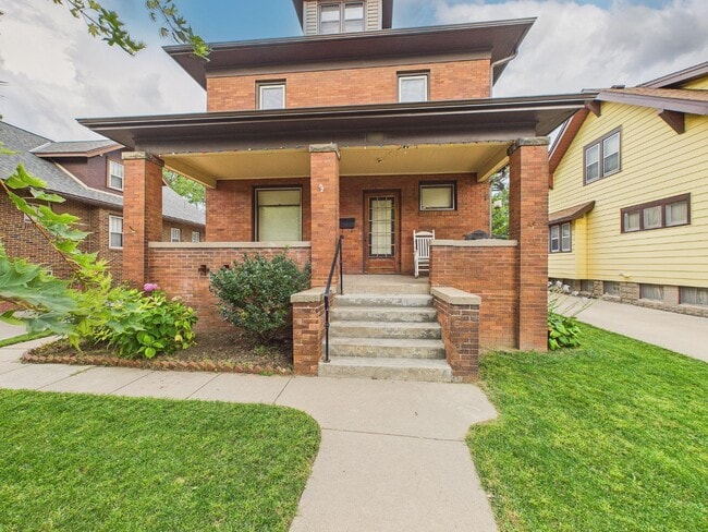 Building Photo - 1522 Park Wild Ave