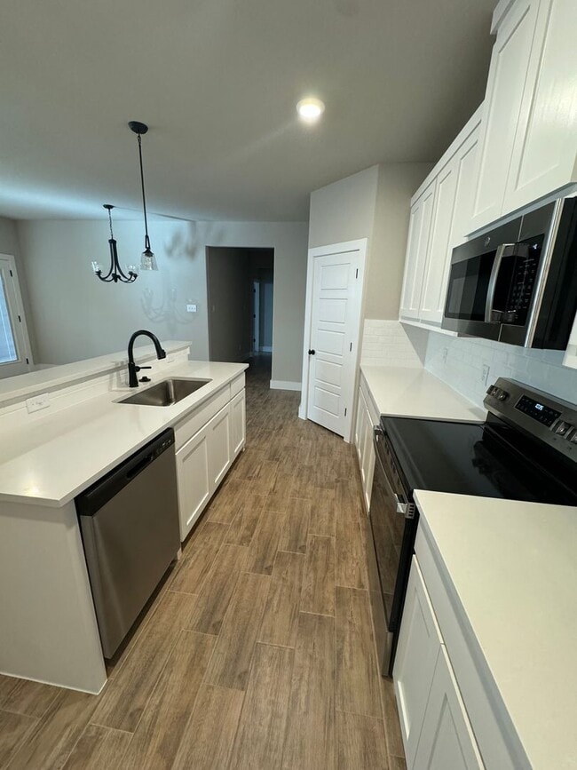 Photo - 3/2/2 - FIREPLACE - MUDROOM - GODLEY ISD
