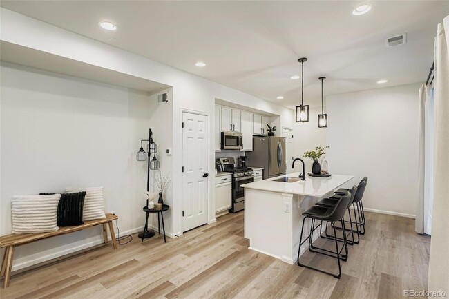 Photo - 8867 Snake River St